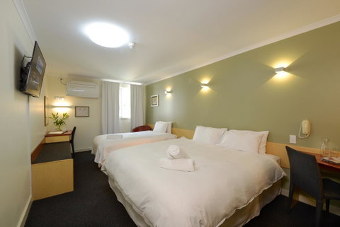 Sullivans Hotel - Accommodation Redcliffe 12