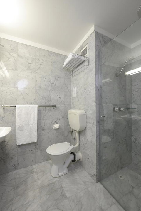 Sullivans Hotel - Accommodation Redcliffe 10