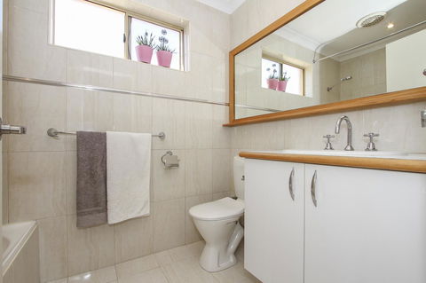 Leederville Townhouse - Accommodation Redcliffe 5