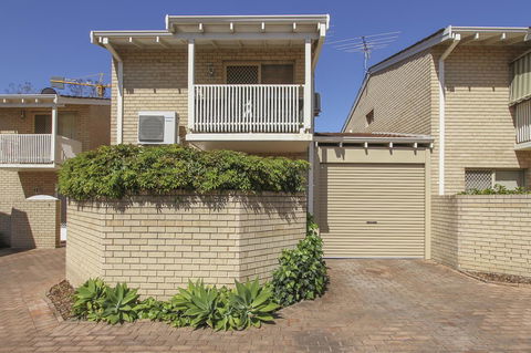 Leederville Townhouse - Accommodation Redcliffe 12