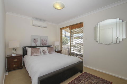 Leederville Townhouse - Accommodation Redcliffe 3