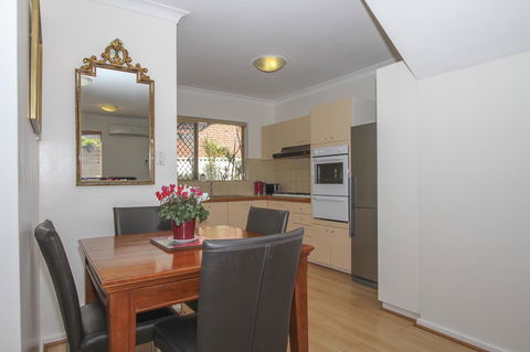 Leederville Townhouse - Accommodation Redcliffe 1