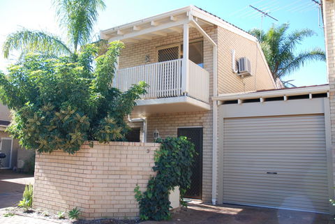 Leederville Townhouse - Accommodation Redcliffe 7