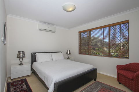 Leederville Townhouse - Accommodation Redcliffe 4