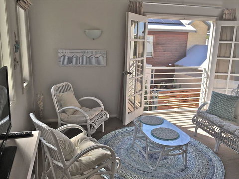 Fremantle Local Beach Studio - Accommodation Redcliffe 0