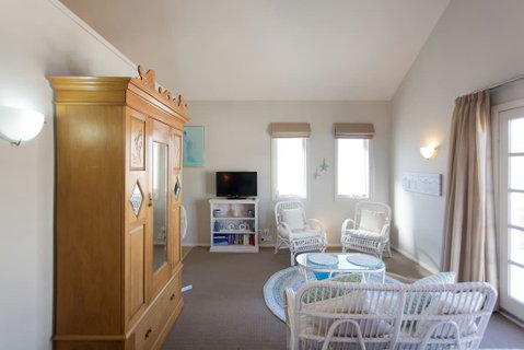 Fremantle Local Beach Studio - Accommodation Redcliffe 2