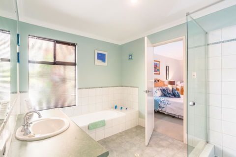 Seatrees Accommodation - Accommodation Redcliffe 8