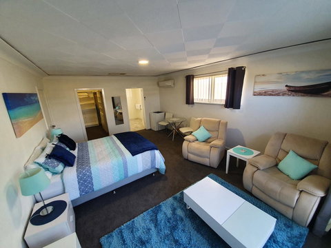 Palm Beach Bed & Breakfast - Accommodation Redcliffe 21