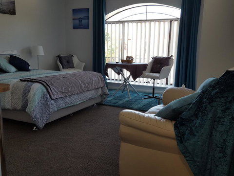 Palm Beach Bed & Breakfast - Accommodation Redcliffe 9
