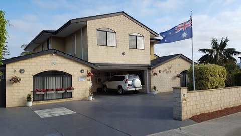 Palm Beach Bed & Breakfast - Accommodation Redcliffe 38