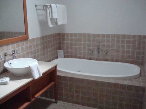 Presidential Bungalow - Accommodation Redcliffe 3
