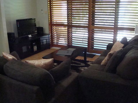 Presidential Bungalow - Accommodation Redcliffe 5