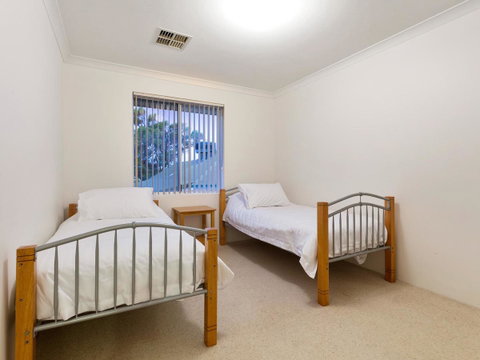 Cooper Street - Accommodation Redcliffe 19