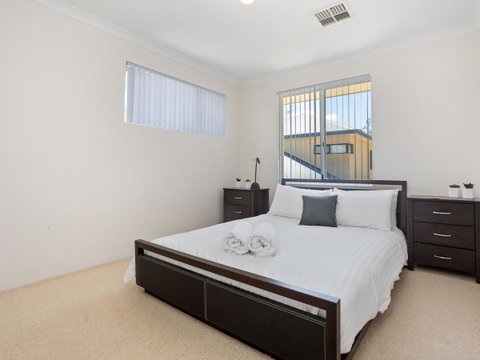 Cooper Street - Accommodation Redcliffe 18