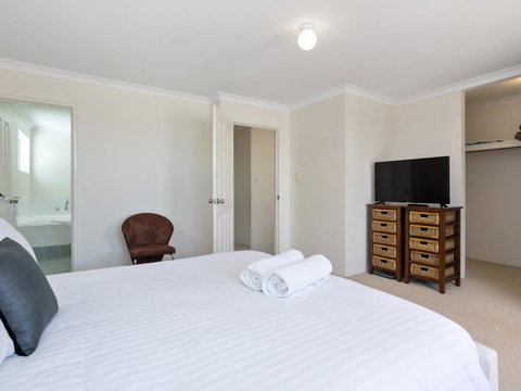 Cooper Street - Accommodation Redcliffe 7