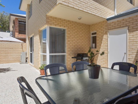 Cooper Street - Accommodation Redcliffe 38