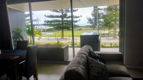 Mandurah Beach Front Apartment - Accommodation Redcliffe 3