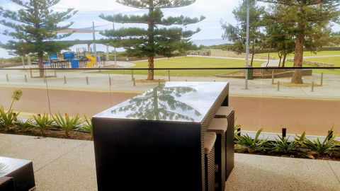 Mandurah Beach Front Apartment - Accommodation Redcliffe 14