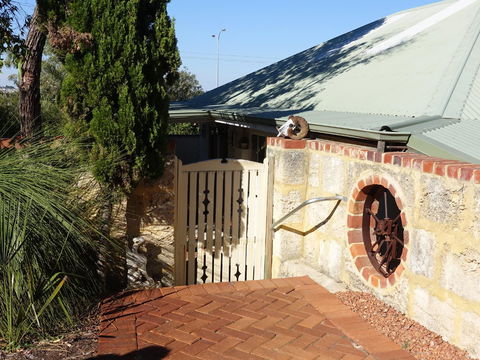 The Blacksmiths Cottage - Accommodation Redcliffe 20