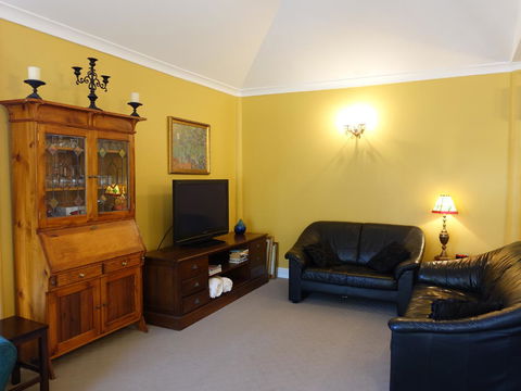 The Blacksmiths Cottage - Accommodation Redcliffe 11