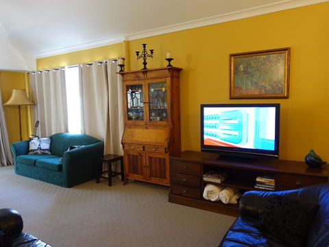 The Blacksmiths Cottage - Accommodation Redcliffe 34