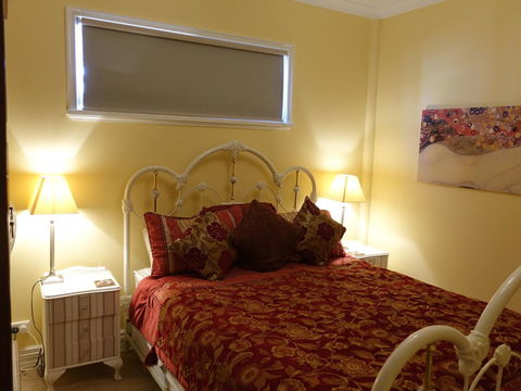 The Blacksmiths Cottage - Accommodation Redcliffe 24