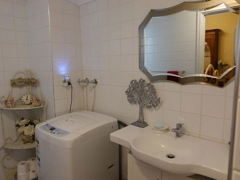 The Blacksmiths Cottage - Accommodation Redcliffe 29