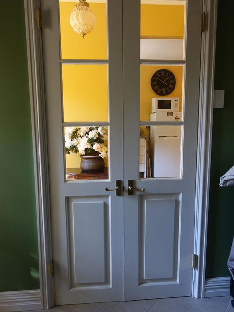 The Blacksmiths Cottage - Accommodation Redcliffe 18