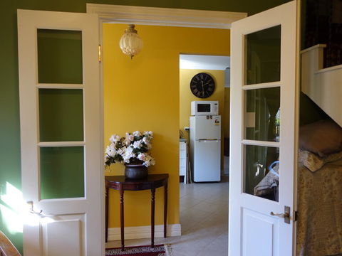 The Blacksmiths Cottage - Accommodation Redcliffe 6