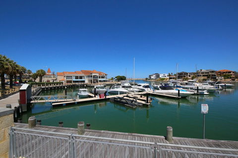 Studio Style Mindarie Marina - Accommodation Redcliffe 10