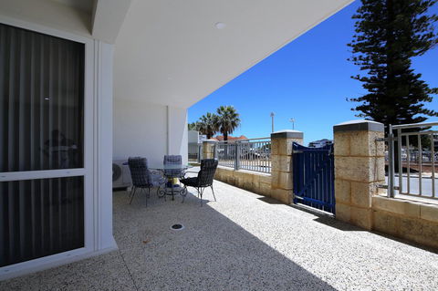 Studio Style Mindarie Marina - Accommodation Redcliffe 12