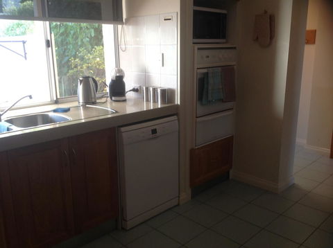 Waterside Canal Dreams - Accommodation Redcliffe 35