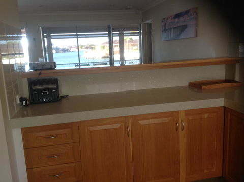 Waterside Canal Dreams - Accommodation Redcliffe 10