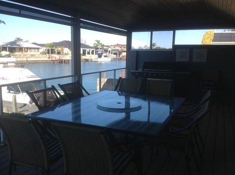 Waterside Canal Dreams - Accommodation Redcliffe 34