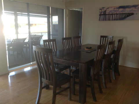 Waterside Canal Dreams - Accommodation Redcliffe 24