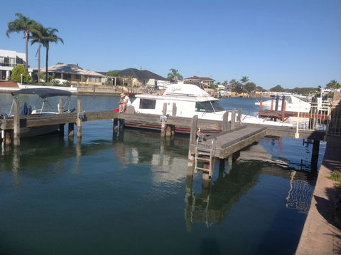 Waterside Canal Dreams - Accommodation Redcliffe 37