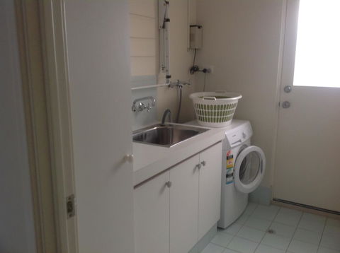 Waterside Canal Dreams - Accommodation Redcliffe 30