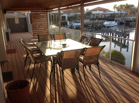 Waterside Canal Dreams - Accommodation Redcliffe 33
