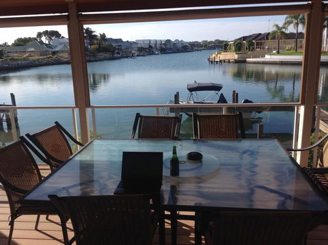 Waterside Canal Dreams - Accommodation Redcliffe 31