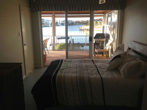 Waterside Canal Dreams - Accommodation Redcliffe 17