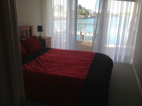 Waterside Canal Dreams - Accommodation Redcliffe 19