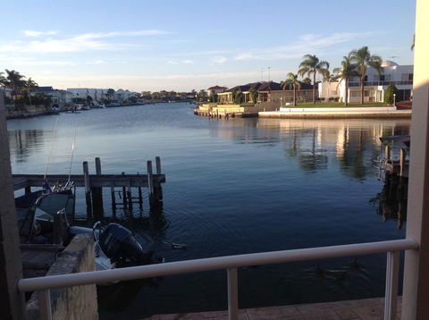 Waterside Canal Dreams - Accommodation Redcliffe 32