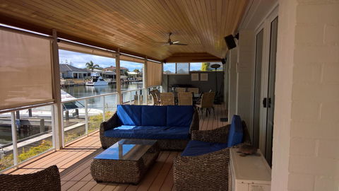 Waterside Canal Dreams - Accommodation Redcliffe 6
