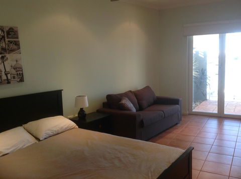 Waterside Canal Dreams - Accommodation Redcliffe 21