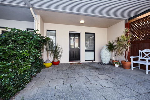 Fremantle Townhouse Unit 6 - Accommodation Redcliffe 11