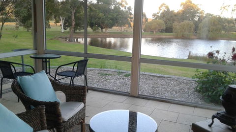 Abbivale Farm Cottage - Accommodation Redcliffe 6