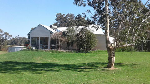 Abbivale Farm Cottage - Accommodation Redcliffe 2