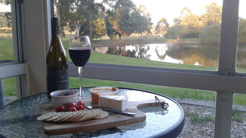 Abbivale Farm Cottage - Accommodation Redcliffe 0