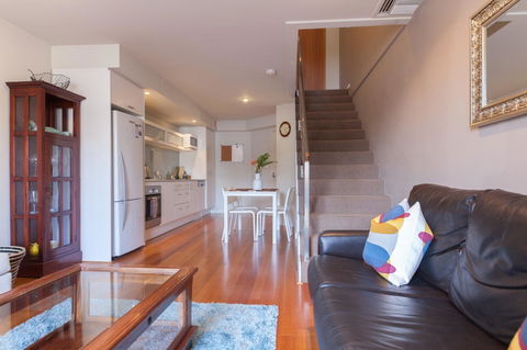 Cloisters - Accommodation Redcliffe 8
