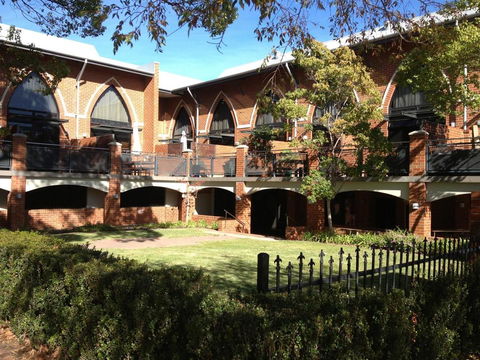 Cloisters - Accommodation Redcliffe 18